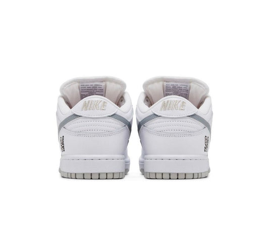 Supreme x Nike Dunk Low SB
'White Metallic Silver'