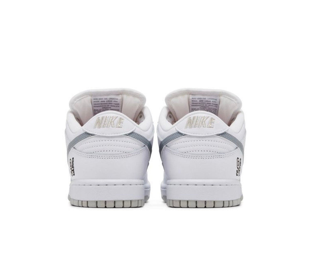 Supreme x Nike Dunk Low SB
'White Metallic Silver'