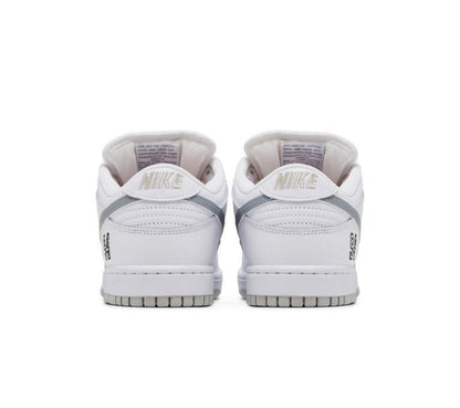 Supreme x Nike Dunk Low SB
'White Metallic Silver'