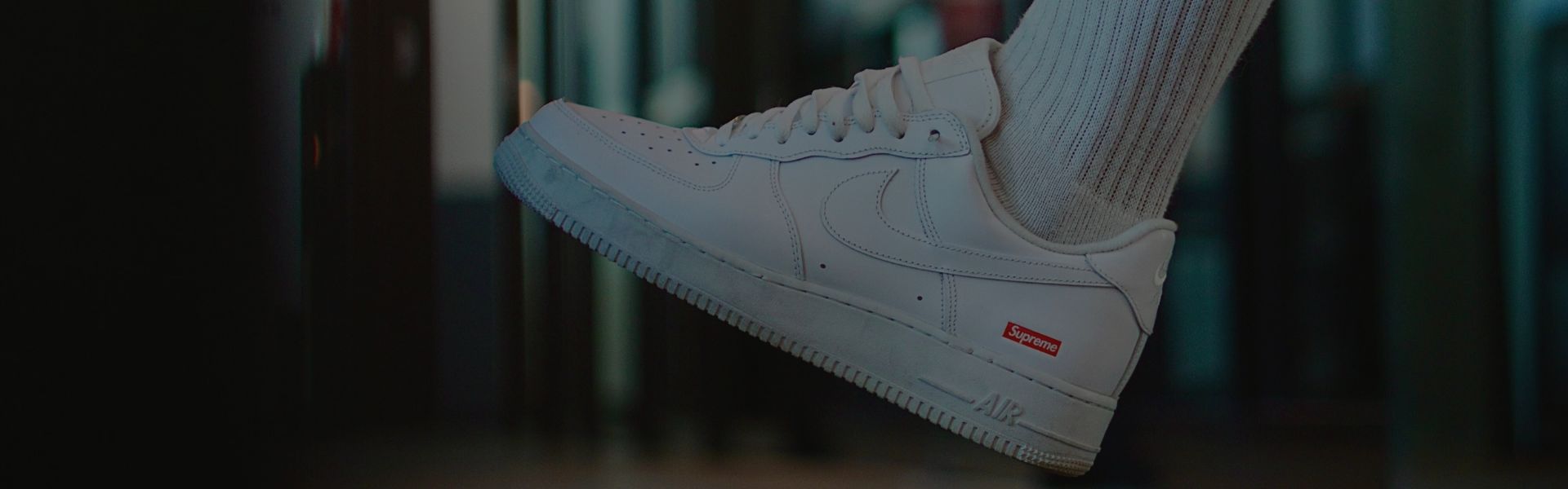 NIKE AIR FORCE 1 X SUPREME