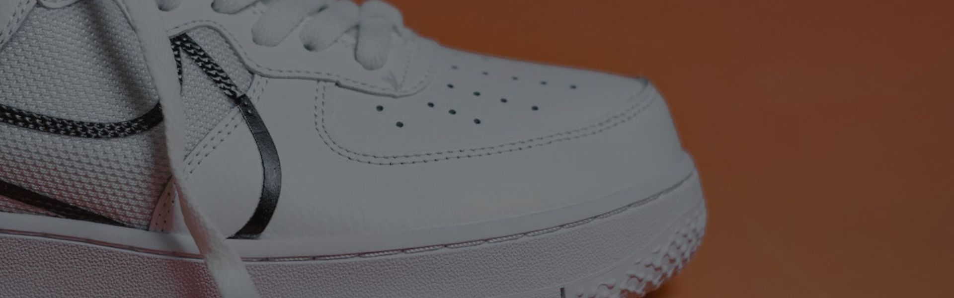 NIKE SNEAKERS